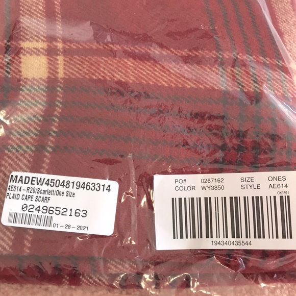 ⭐️HOST PICK⭐️ Plaid Cape Scarf - Picture 9 of 9